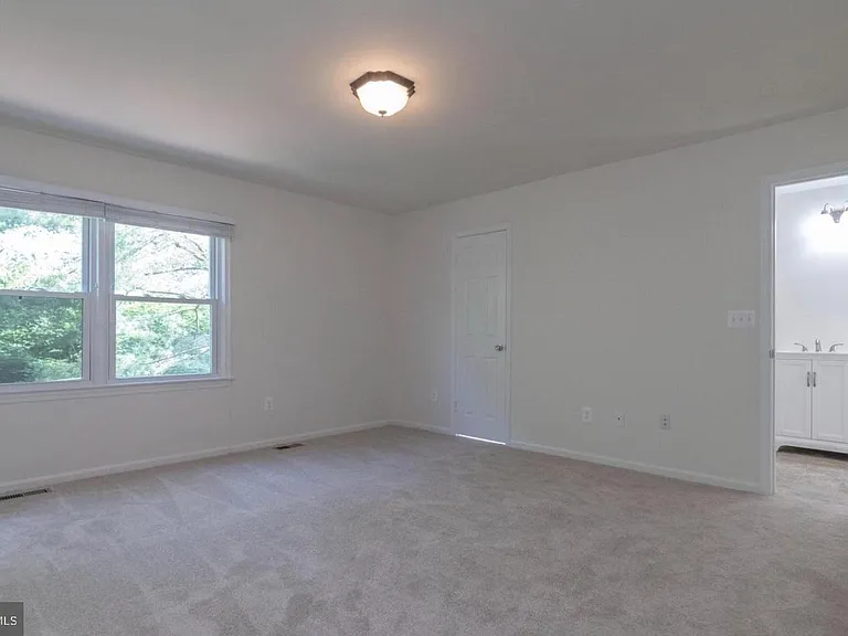 6120 Old Brentford Ct — Photo 8