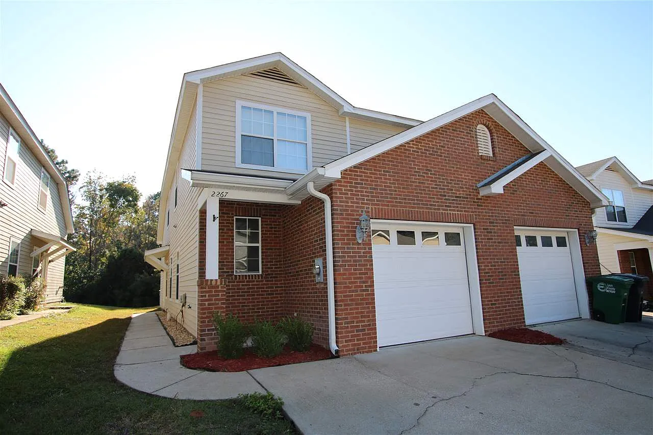 3 bed, 2.5 bath, 1284 sqft, $1,800 — Photo 1