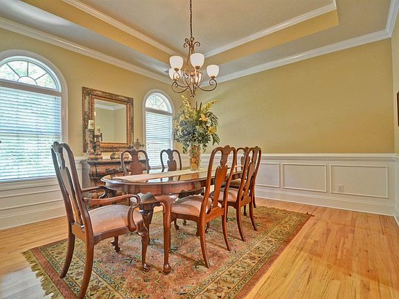 3rd image of 209 Winding Oak Way