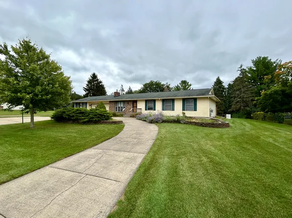 2188 Candlewood Dr, Charlotte, MI 48813