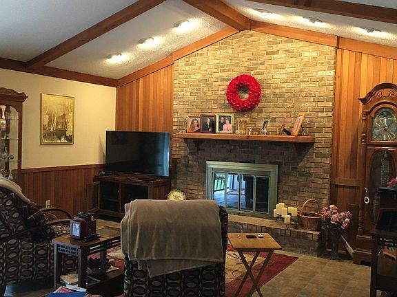 2nd image of 755 NW Clubview Cir