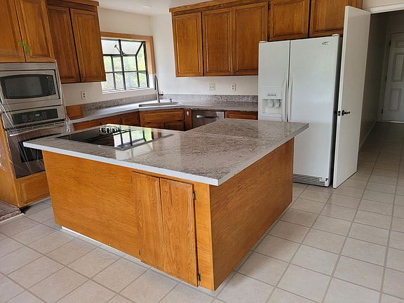 4th image of 831 Elmira Dr