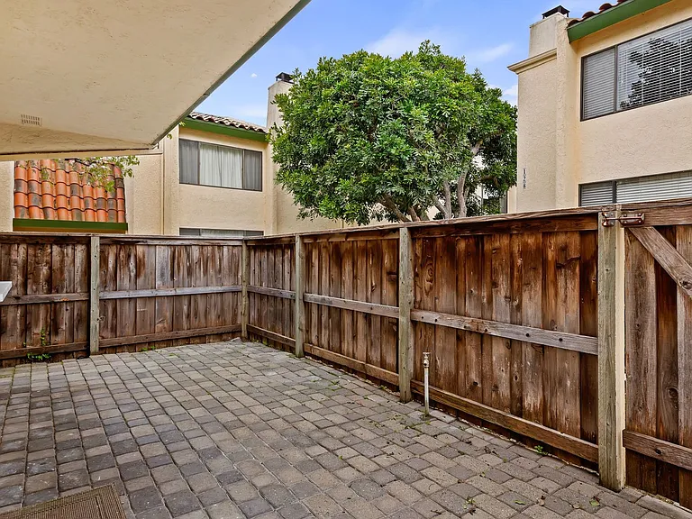 130 W Alamar Ave #3 — Photo 17