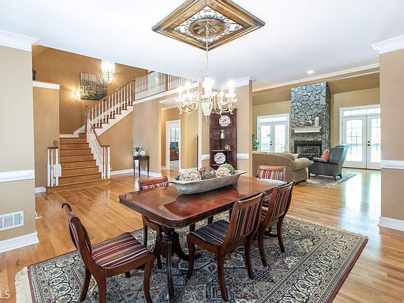 4th image of 375 Postwood Dr