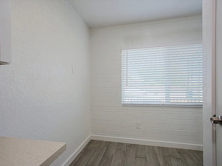3219 E Earll Dr — Photo 9