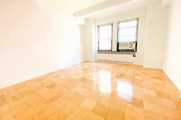 Rented by Manhattan Realty Group | media 23