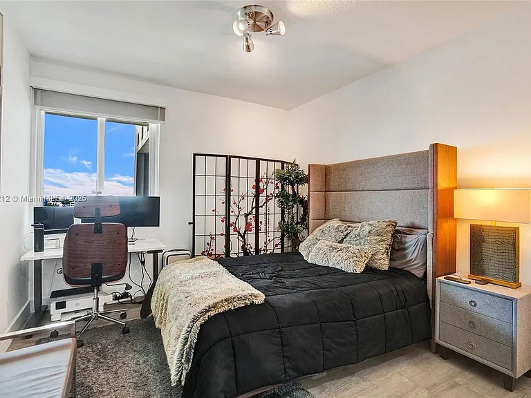 600 NE 27th St #1502 — Photo 11