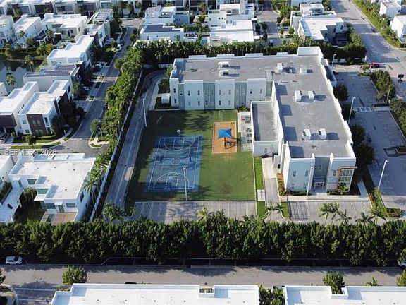 3rd image of 10447 NW 66th St