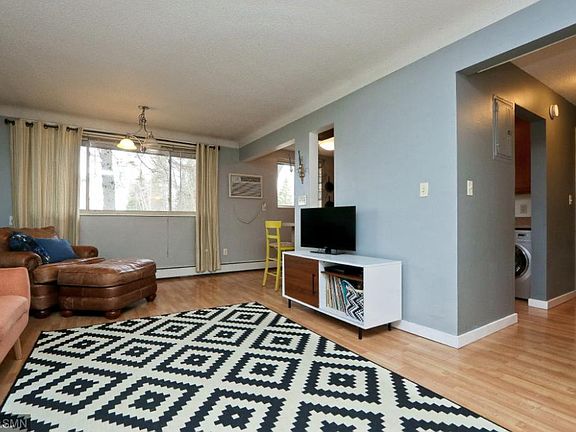 3rd image of 240 Wentworth Ave W APT 103