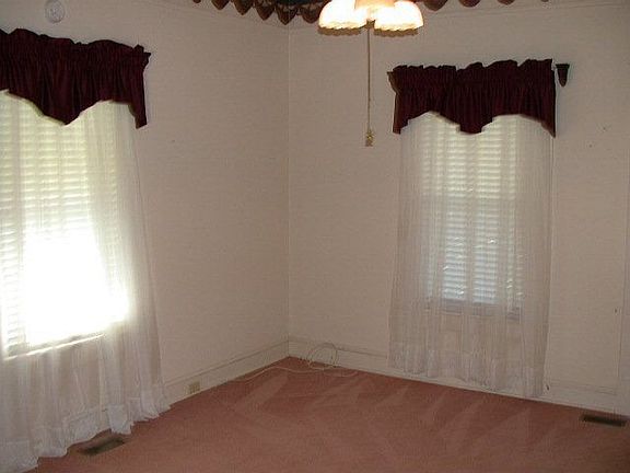 3rd image of 117 Morgan Ave
