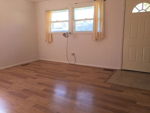 3rd image of 1406 Fairlane Dr