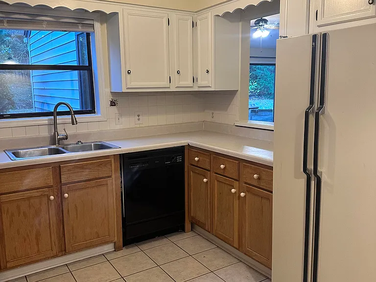 580 Burning Tree Rd — Photo 6