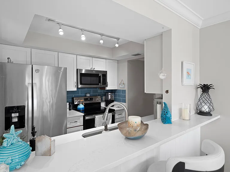 233 NE Edgewater Dr #104 — Photo 15