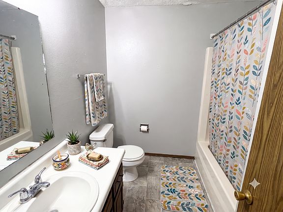 5th image of 1319 Ravenwood Rd APT 2