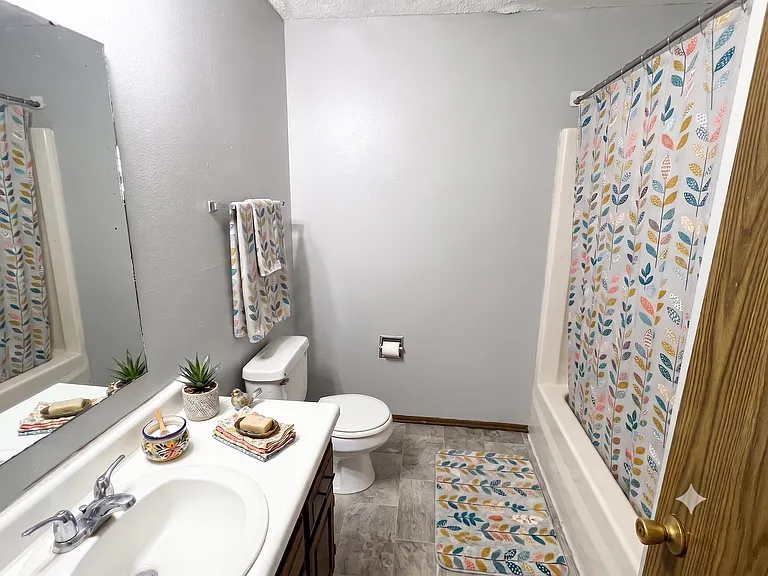1319 Ravenwood Rd — Photo 5