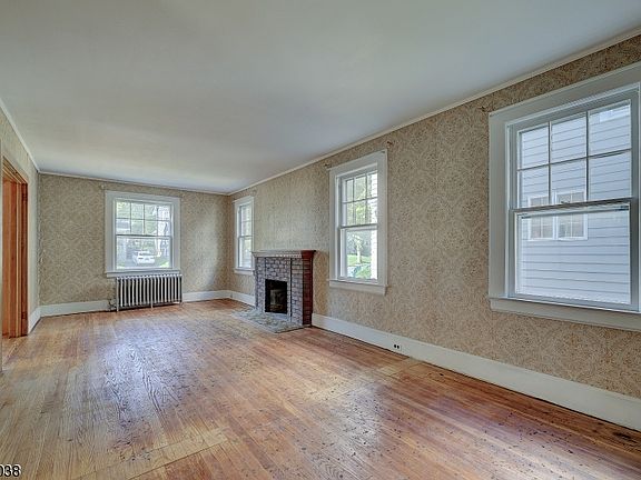 4th image of 95 Plymouth Ave
