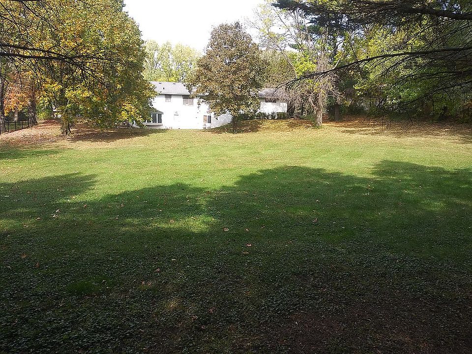 1st image of 670 Linden St