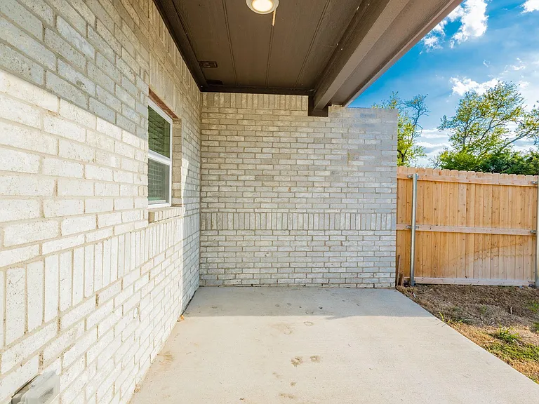 1003 Debby Ct — Photo 24