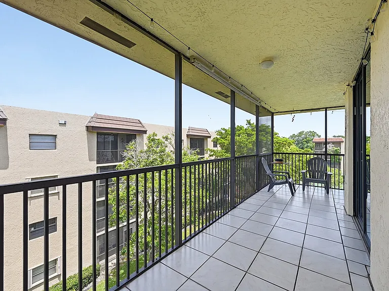 10401 W Broward Blvd #401 — Photo 24