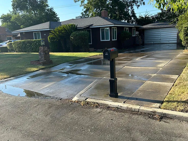 E Lewis Ave — Photo 1