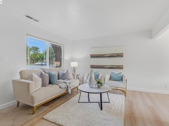 5th image of 4609 Ithaca Way