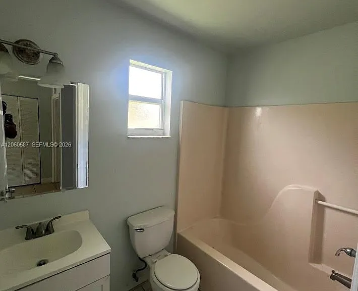 738 SW 9th St — Photo 25