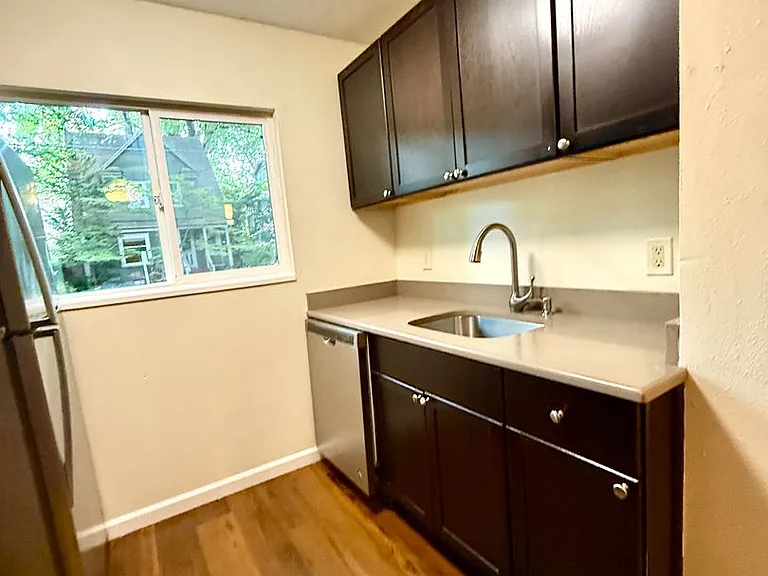1626-1646 SE Ash St. Portland, OR 97214 — Photo 8