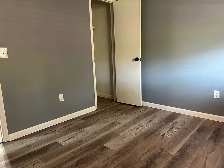 535 N McComas St — Photo 8