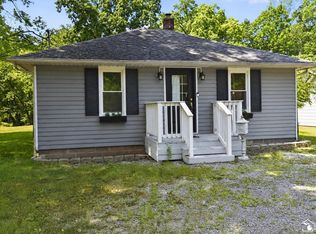 7871 Summerfield Rd, Lambertville, MI 48144