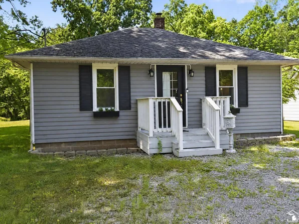 7871 Summerfield Rd, Lambertville, MI 48144