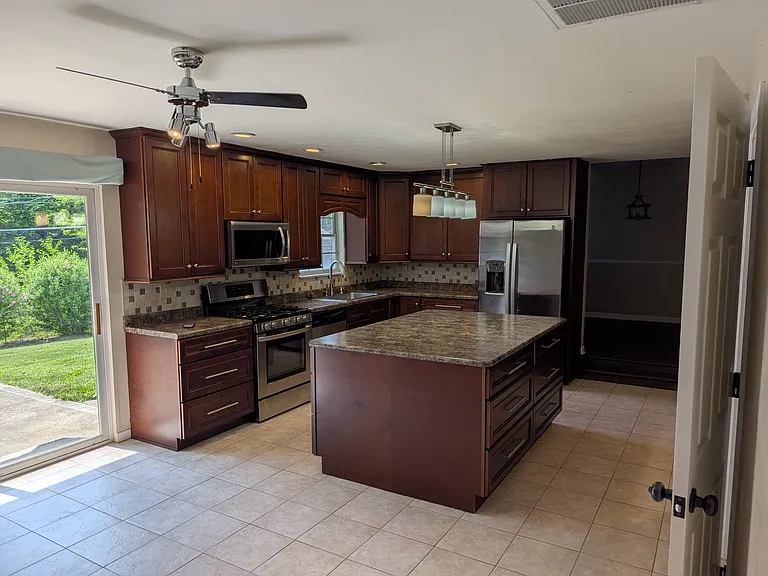 408 Hopkins Rd — Photo 3
