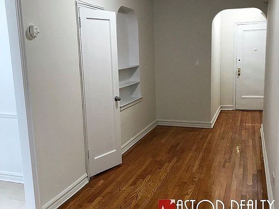 4th image of 3162 29th St APT 3O