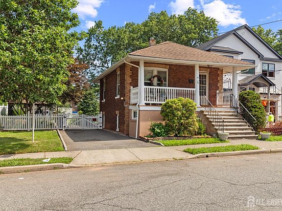 3rd image of 28 Wildwood Ave
