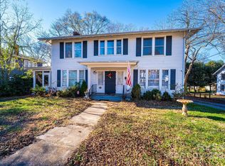 221 3rd St NE, Hickory, NC 28601