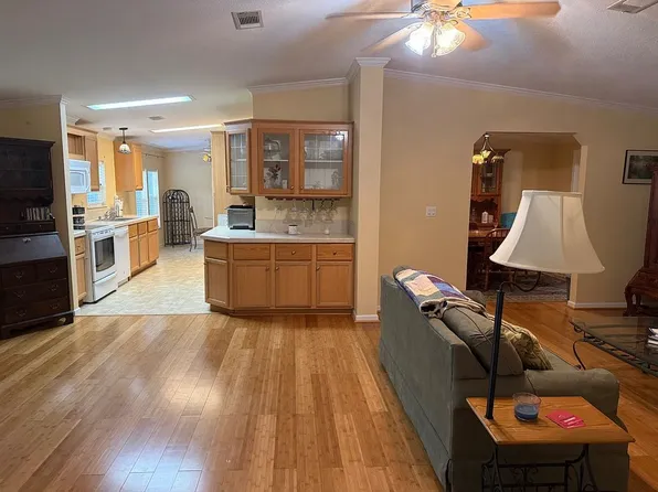 98 Marsh Dr, Freeport, FL 32439