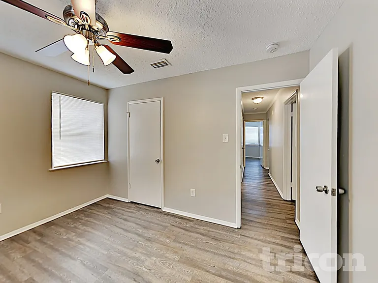 429 W Ferndale Ln — Photo 11