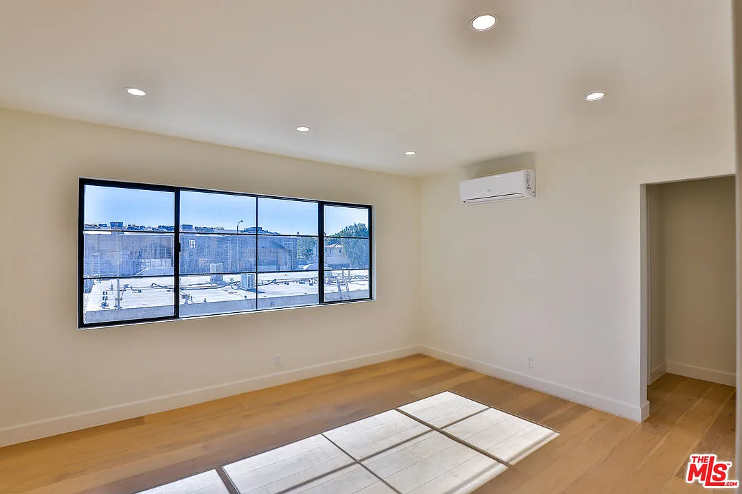 1 bed, 1.0 bath, 800 sqft, $7,000 — Photo 1