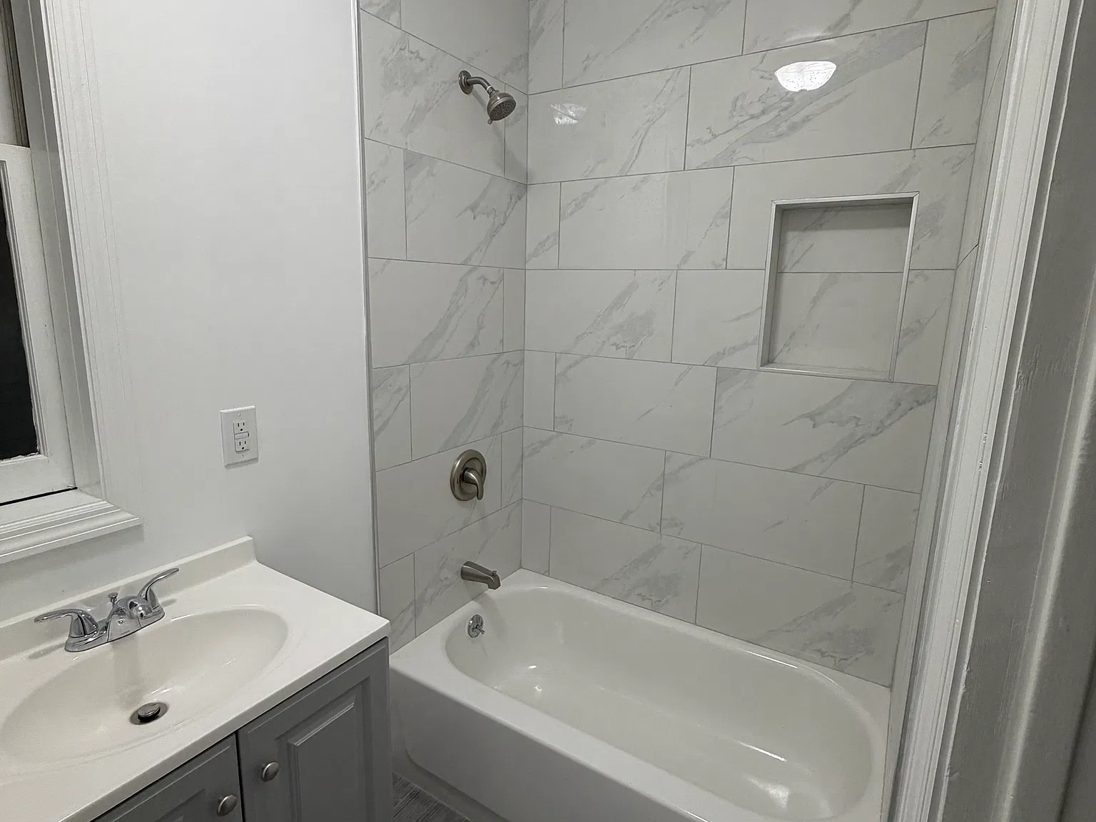 2 bed, 800 sqft, $2,200 — Photo 2