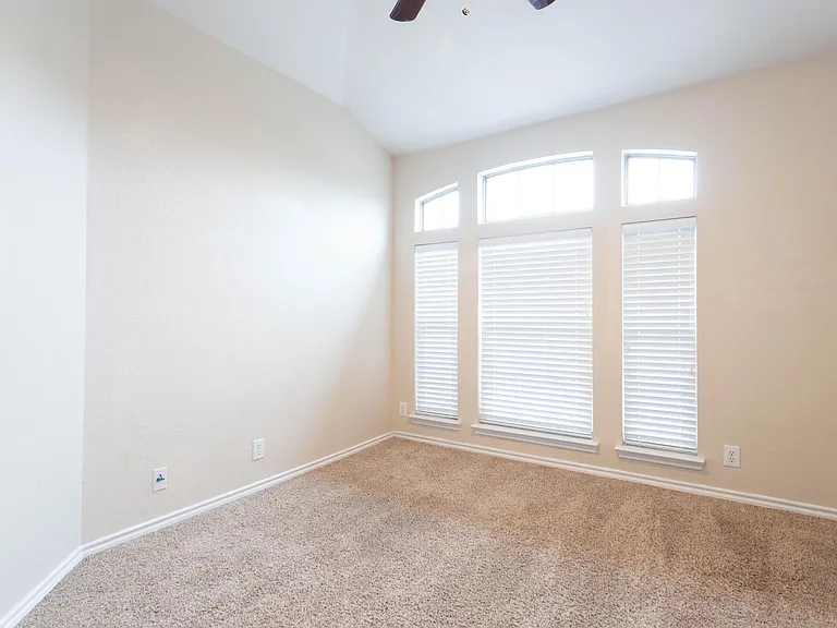 1227 Cresswell Cv — Photo 18