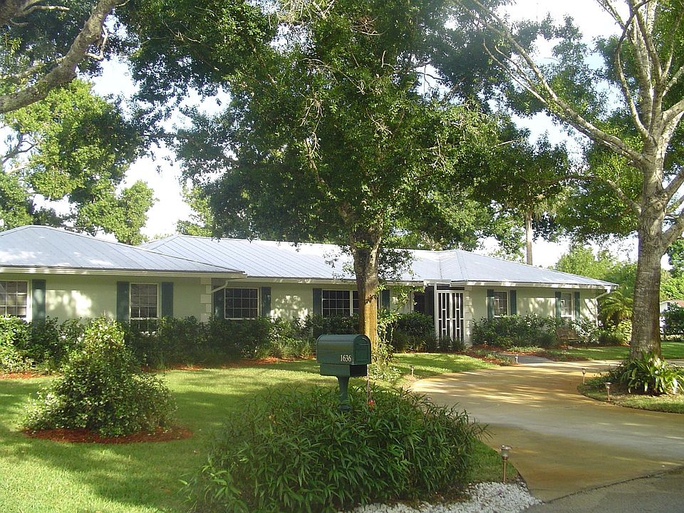 Front with Large Trees!