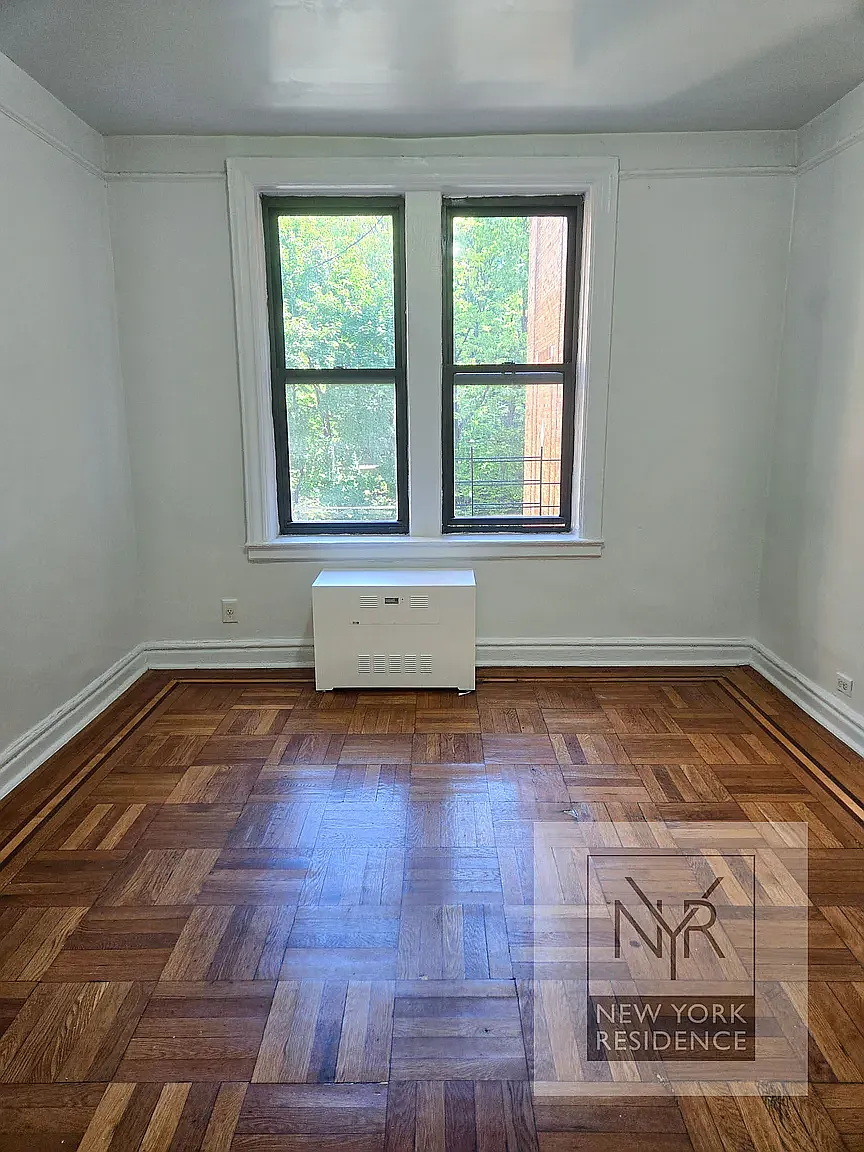 721 Walton Avenue — Photo 4