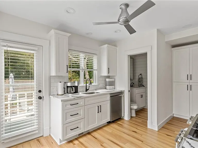 23 Pell St — Photo 10