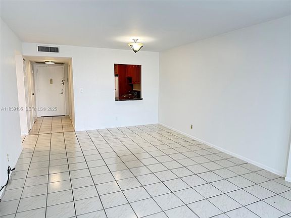 3rd image of 800 Parkview Dr APT 405