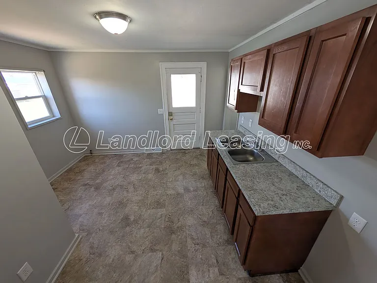 3502 Lowell Ave — Photo 6
