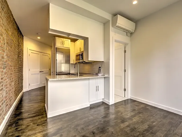 322 E 59th St #5A — Photo 2