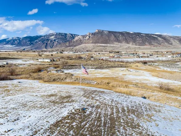 19 Douglas Dr, Cody, WY 82414