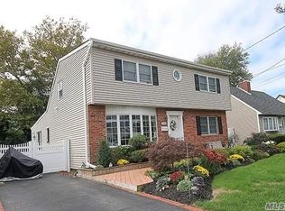 2658 Riverside Ave, Merrick, NY 11566