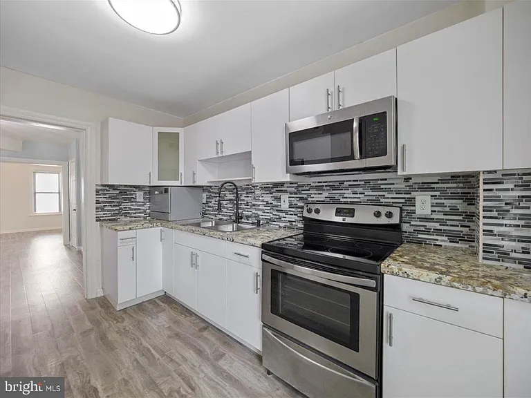 310 N Locust St — Photo 9