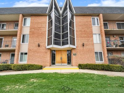 1056 N Mill St APT 201, Naperville, IL, 60563
