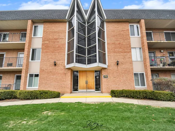 1056 N Mill St APT 201, Naperville, IL 60563